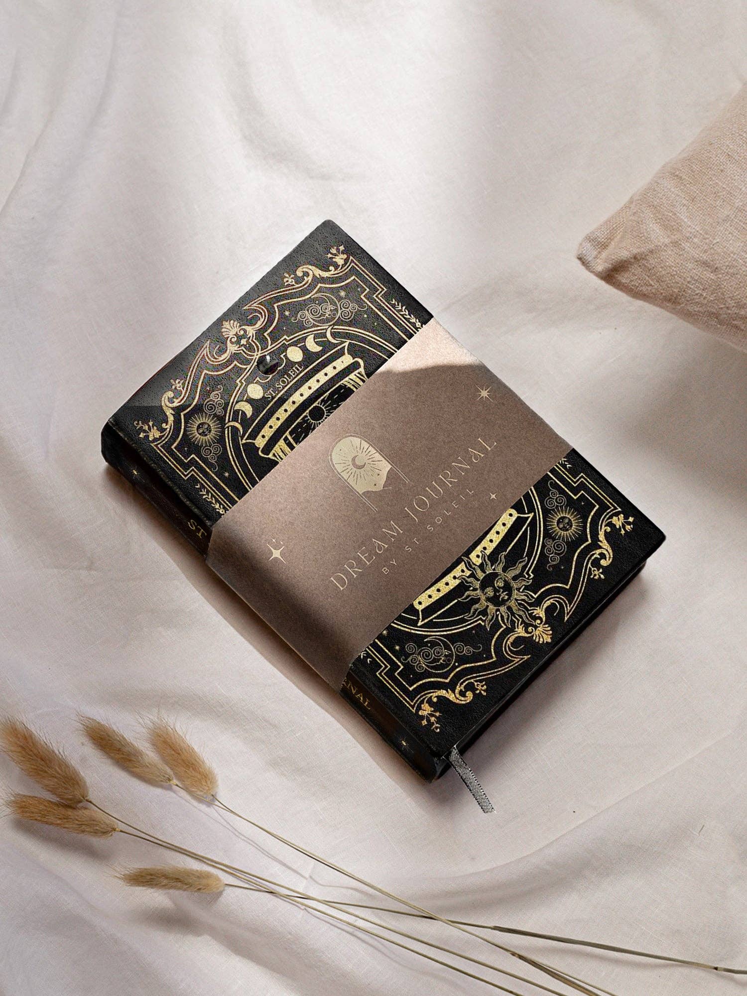 ✦ Crystals, Books & Rituals