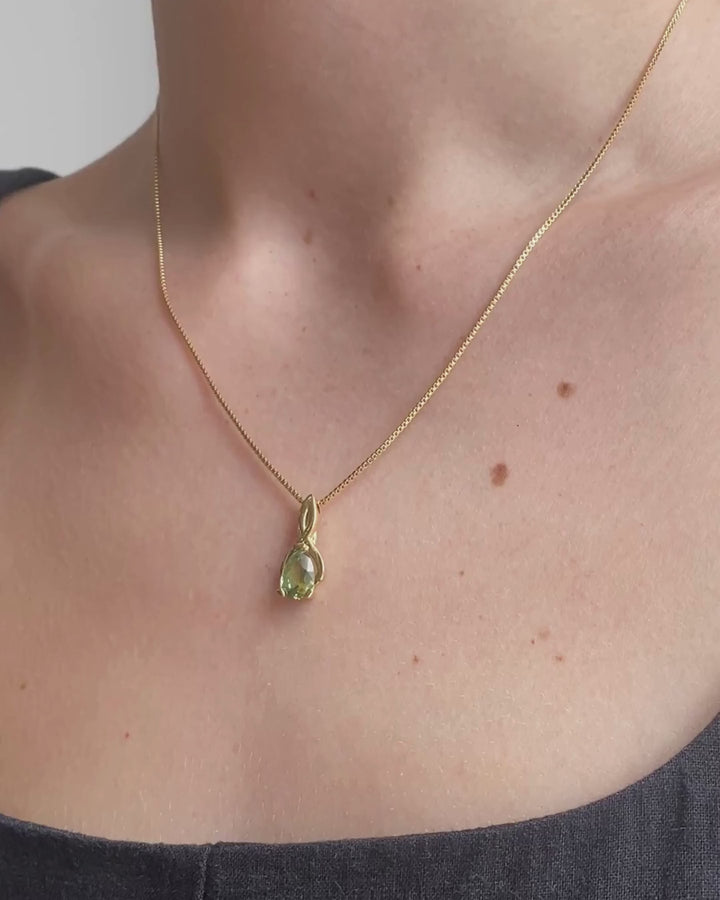 Video: a Talismania pendant in solid 14K yellow gold with a green Montana sapphire, worn — Talismania