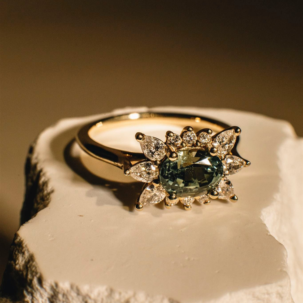 Aurelia ring, solid 14K yellow gold, Montana sapphire, front, ring — Talismania