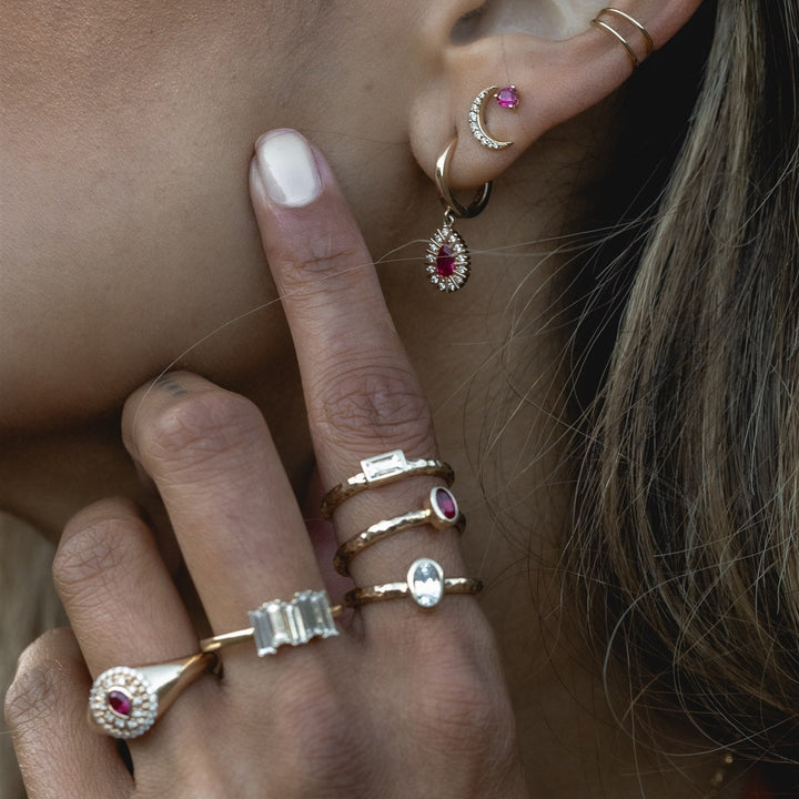 Hand wearing Talismania Big Sky stacker rings in solid 14K gold with Montana sapphires — Talismania